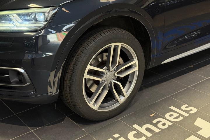 Blå Audi Q5 fra 2018