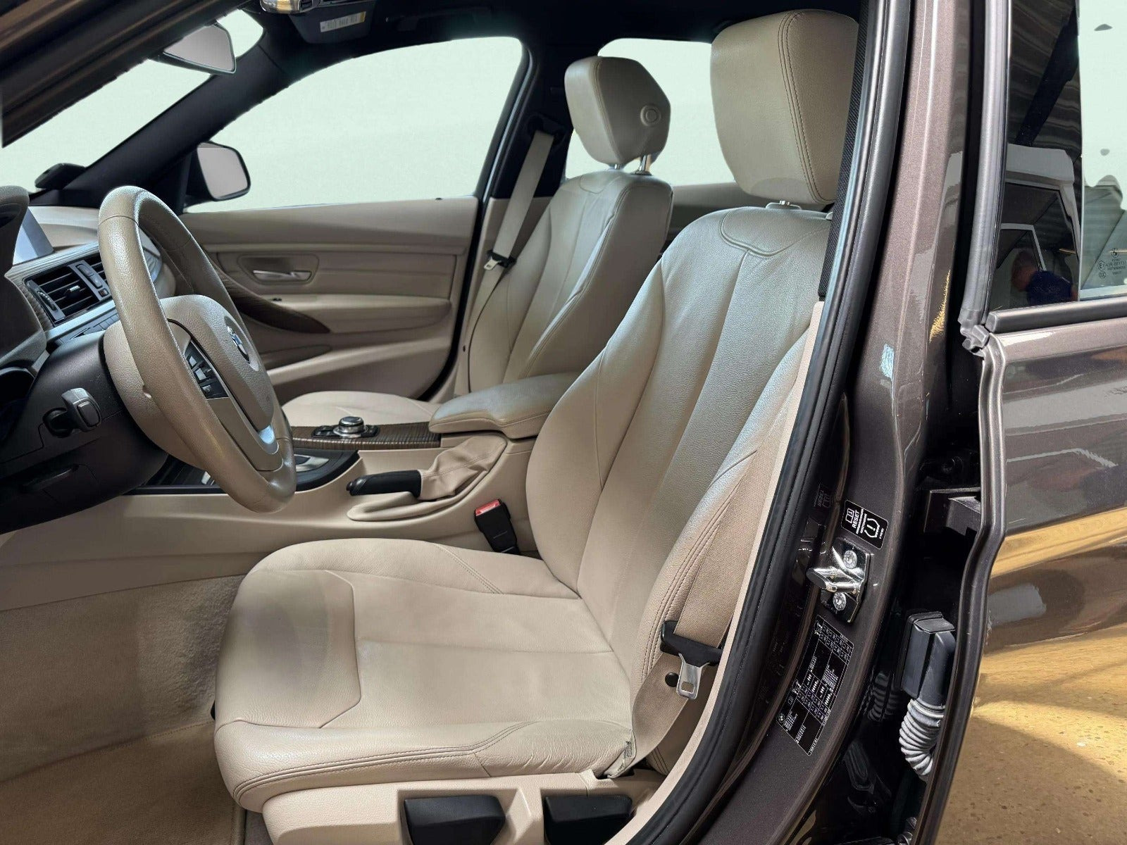 Brun BMW 320d fra 2012