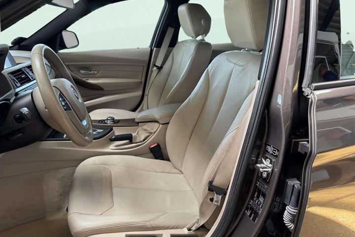 Brun BMW 320d fra 2012
