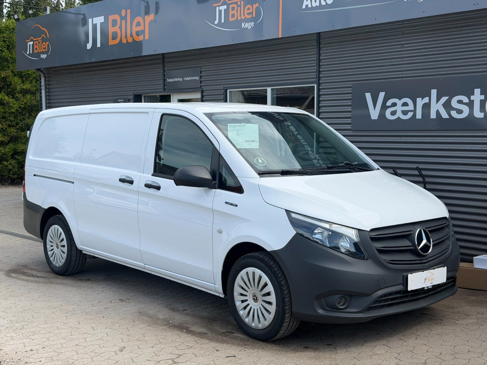 Hvid Mercedes eVito 112 fra 2024