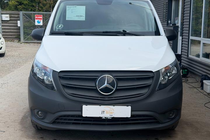 Hvid Mercedes eVito 112 fra 2024