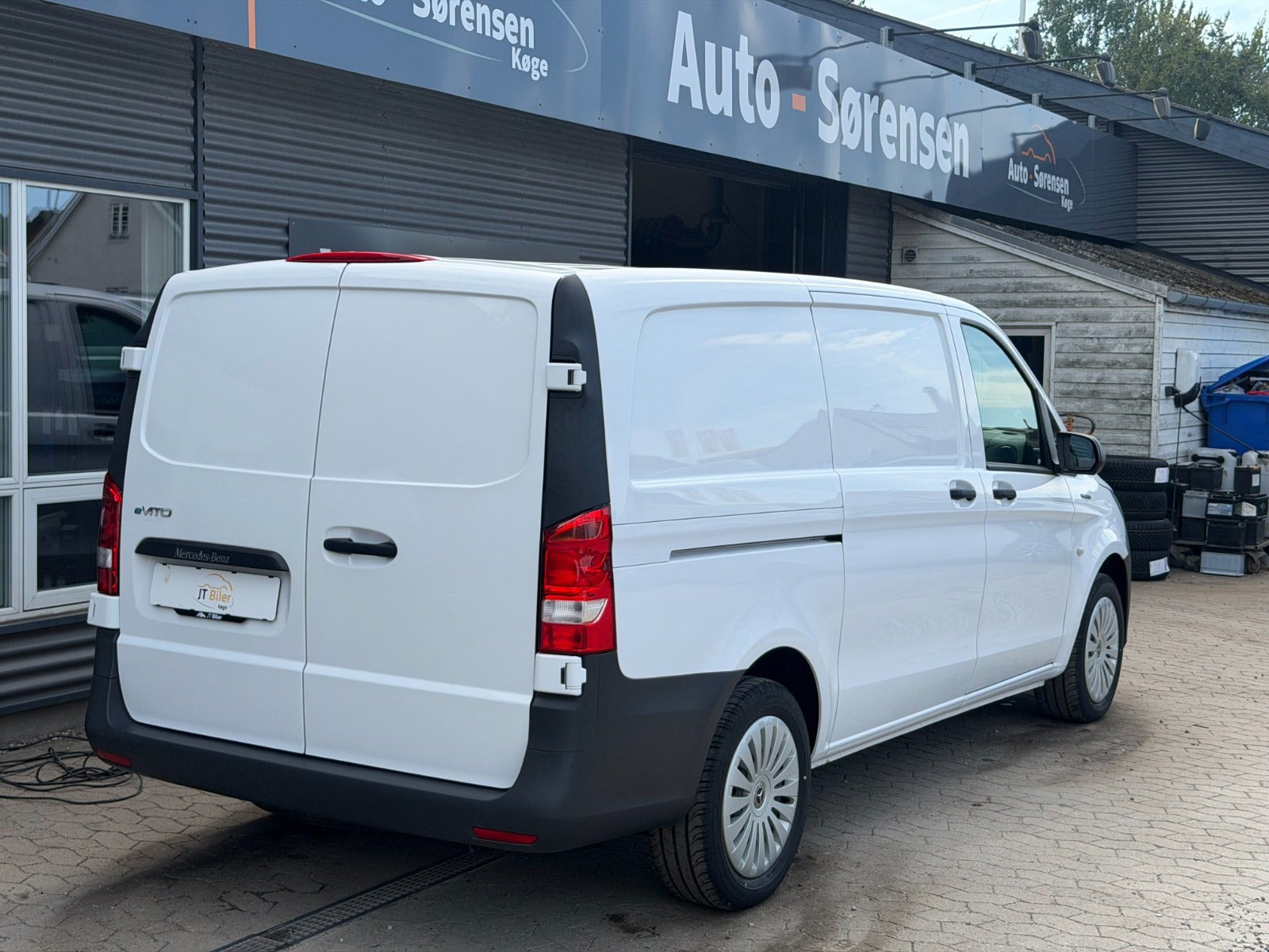 Hvid Mercedes eVito 112 fra 2024