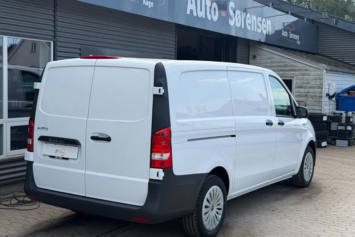 Hvid Mercedes eVito 112 fra 2024