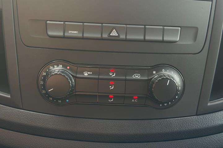 Hvid Mercedes eVito 112 fra 2024