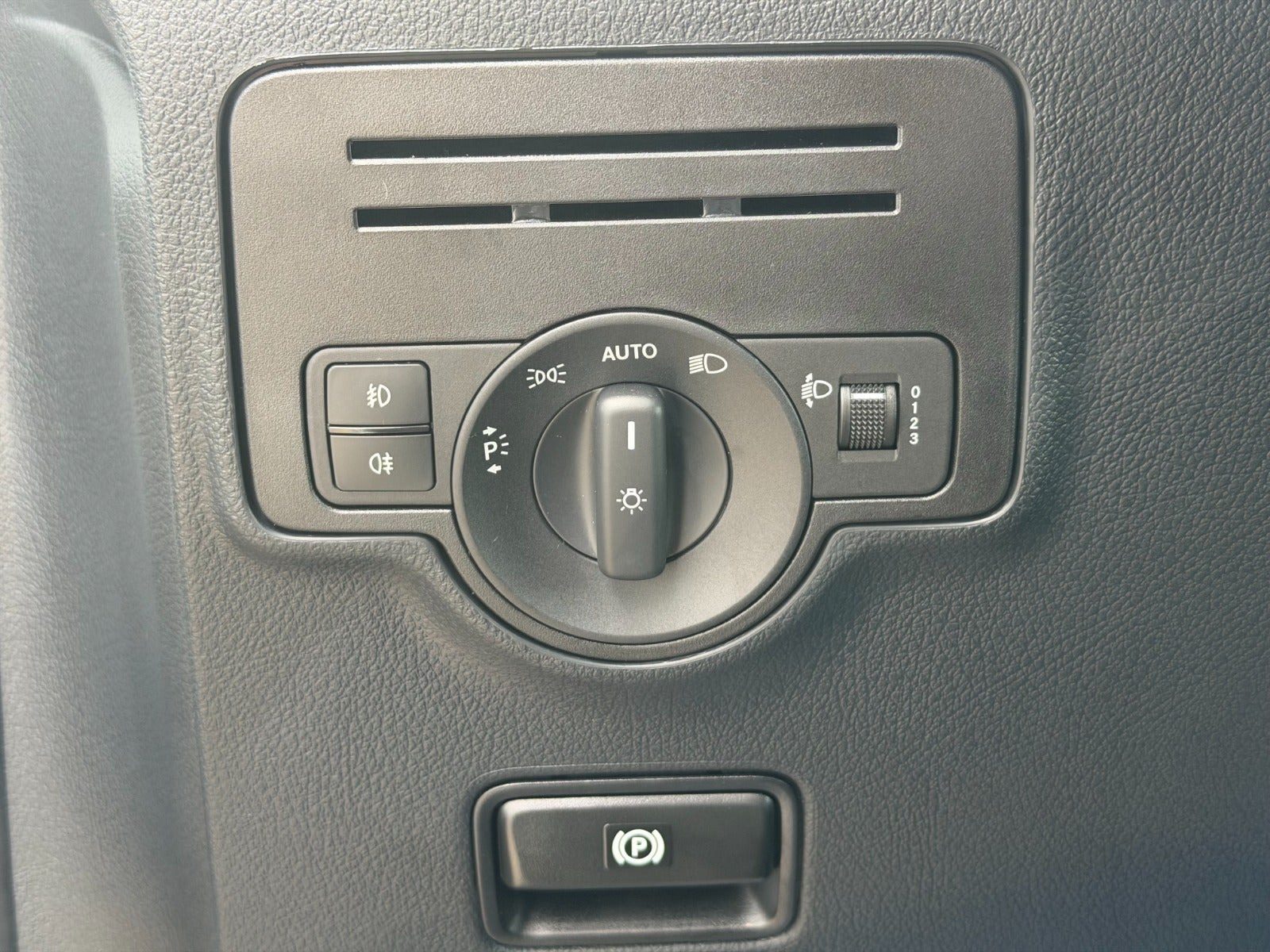 Hvid Mercedes eVito 112 fra 2024