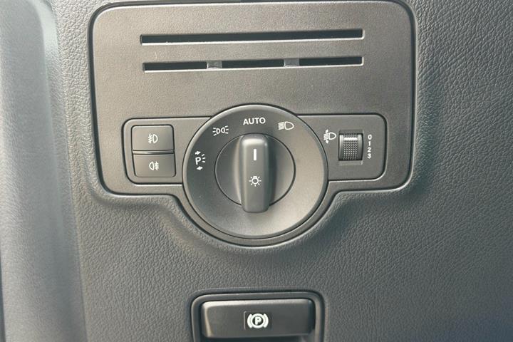 Hvid Mercedes eVito 112 fra 2024