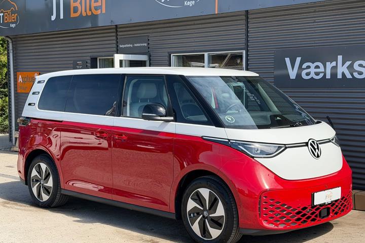 Rød VW ID.Buzz fra 2027 set udefra