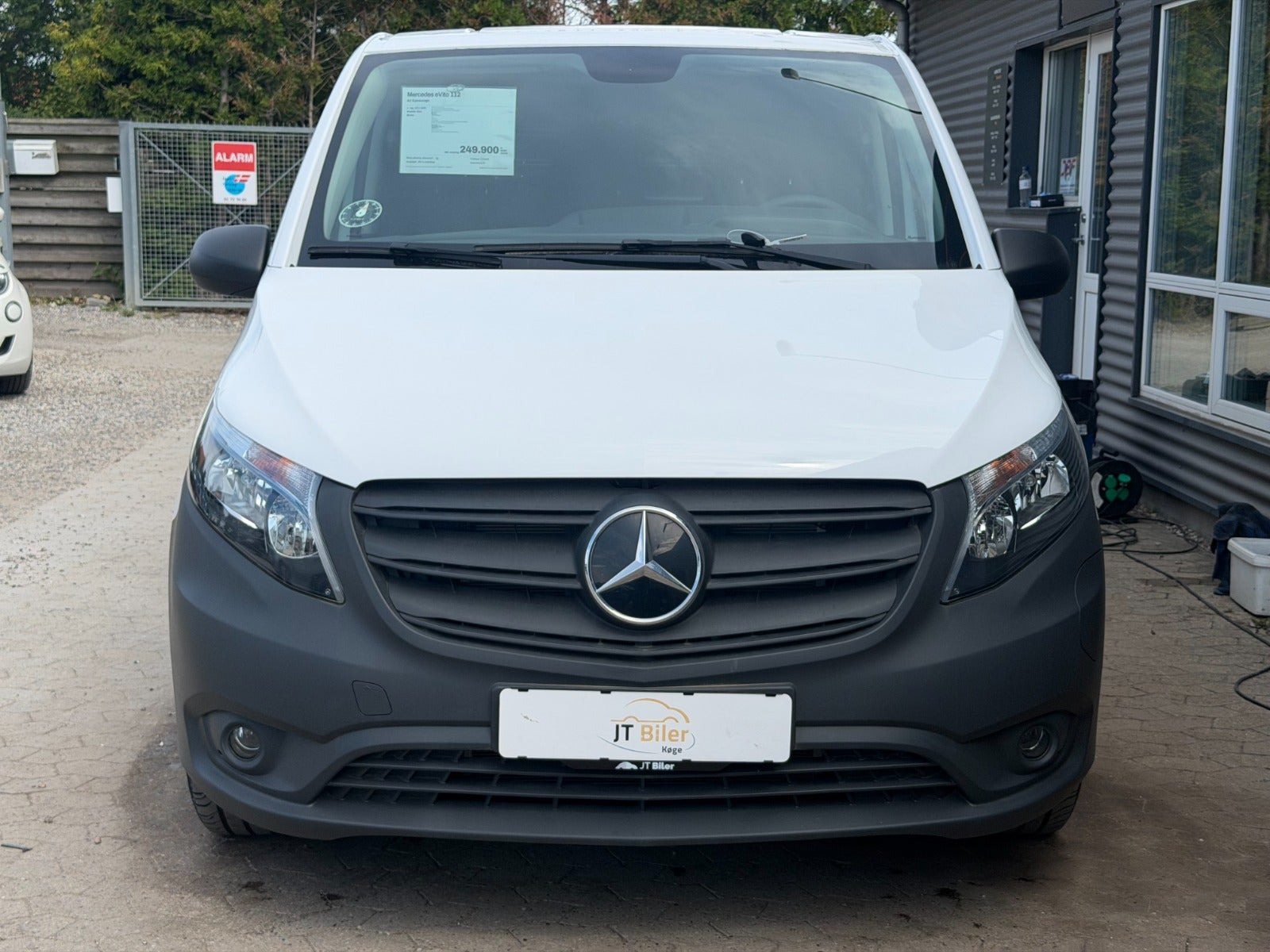 Hvid Mercedes eVito 112 fra 2024
