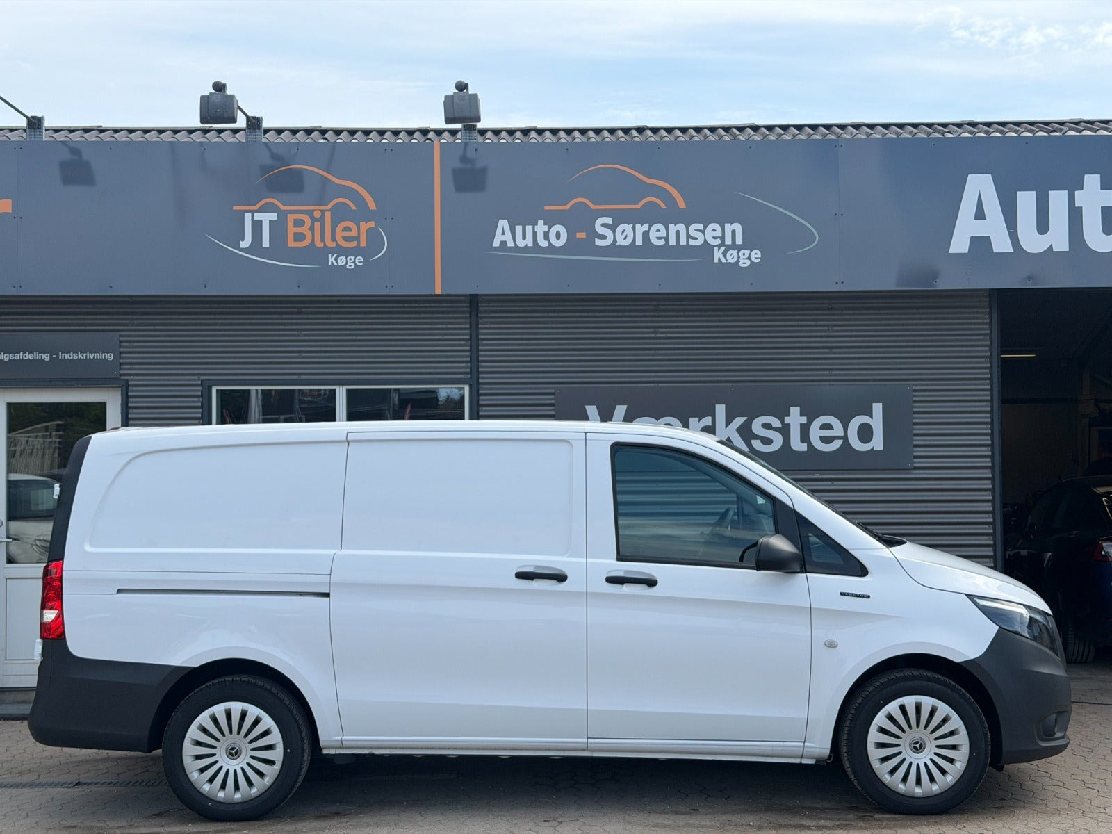 Hvid Mercedes eVito 112 fra 2024