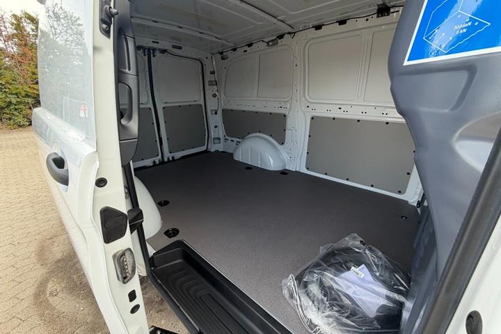 Hvid Mercedes eVito 112 fra 2024