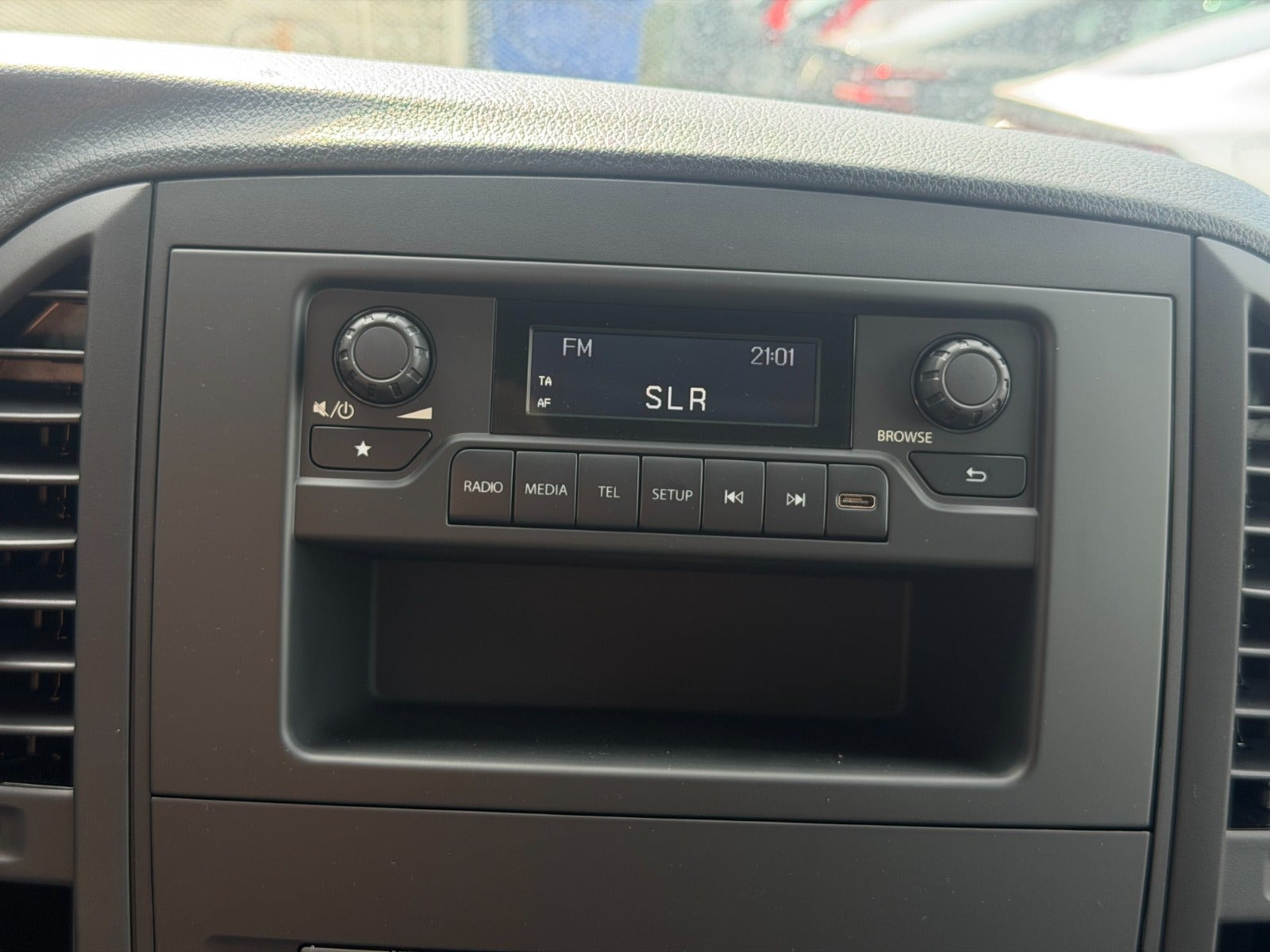 Hvid Mercedes eVito 112 fra 2024