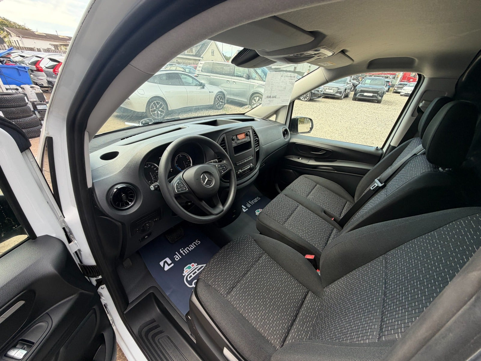 Hvid Mercedes eVito 112 fra 2024