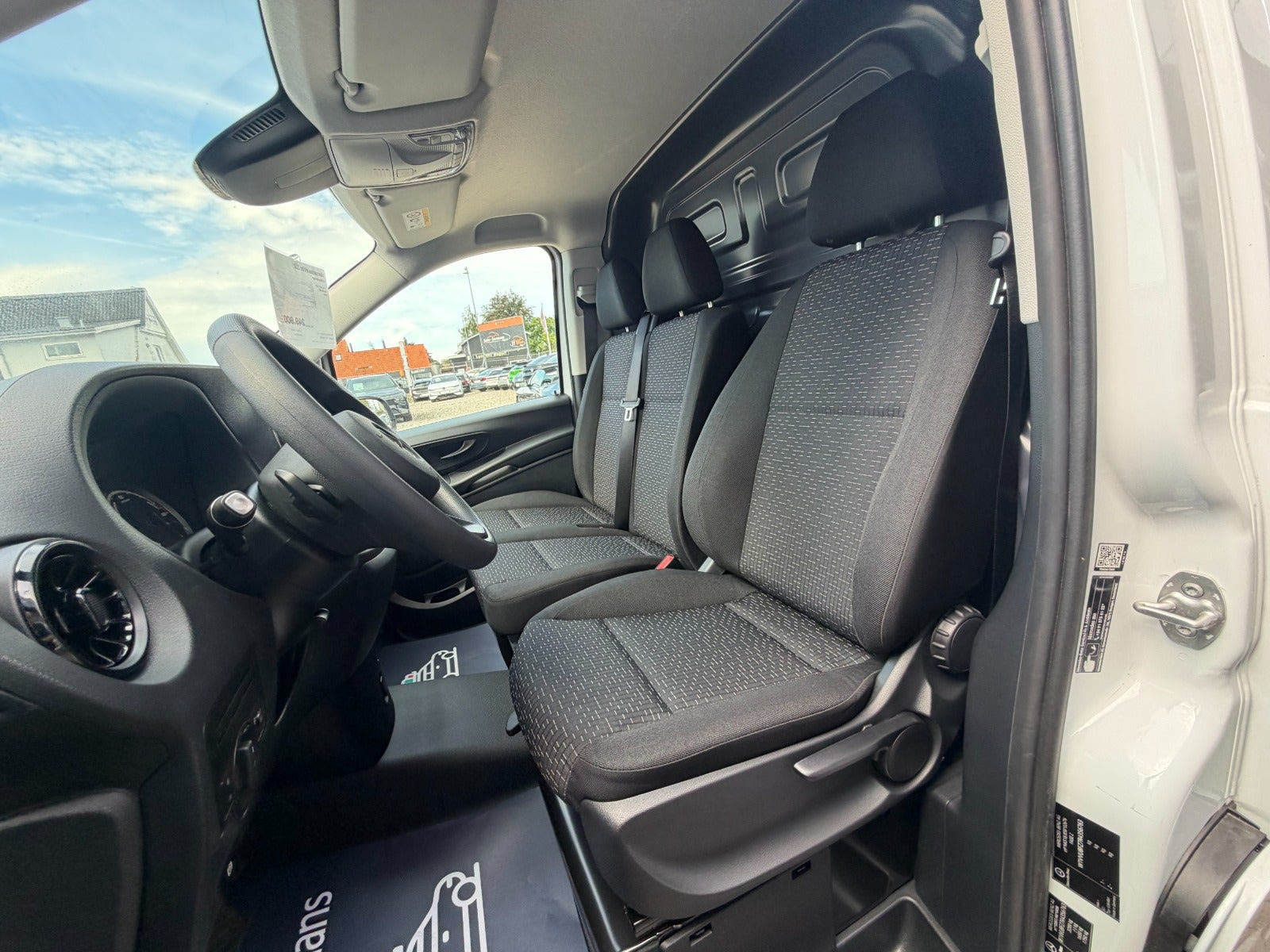 Hvid Mercedes eVito 112 fra 2024