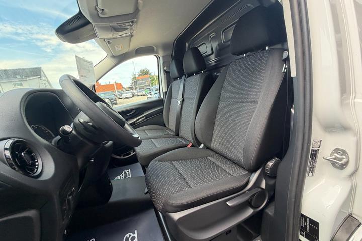 Hvid Mercedes eVito 112 fra 2024