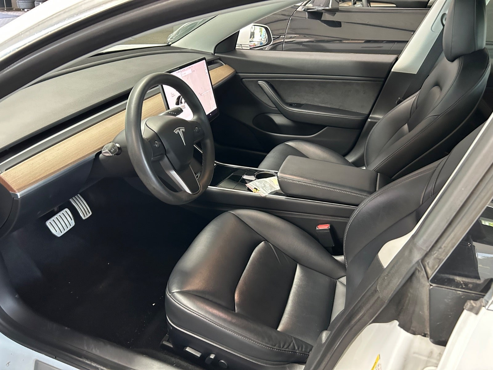 Hvid Tesla Model 3 fra 2020