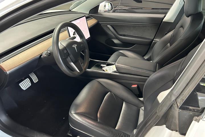 Hvid Tesla Model 3 fra 2020
