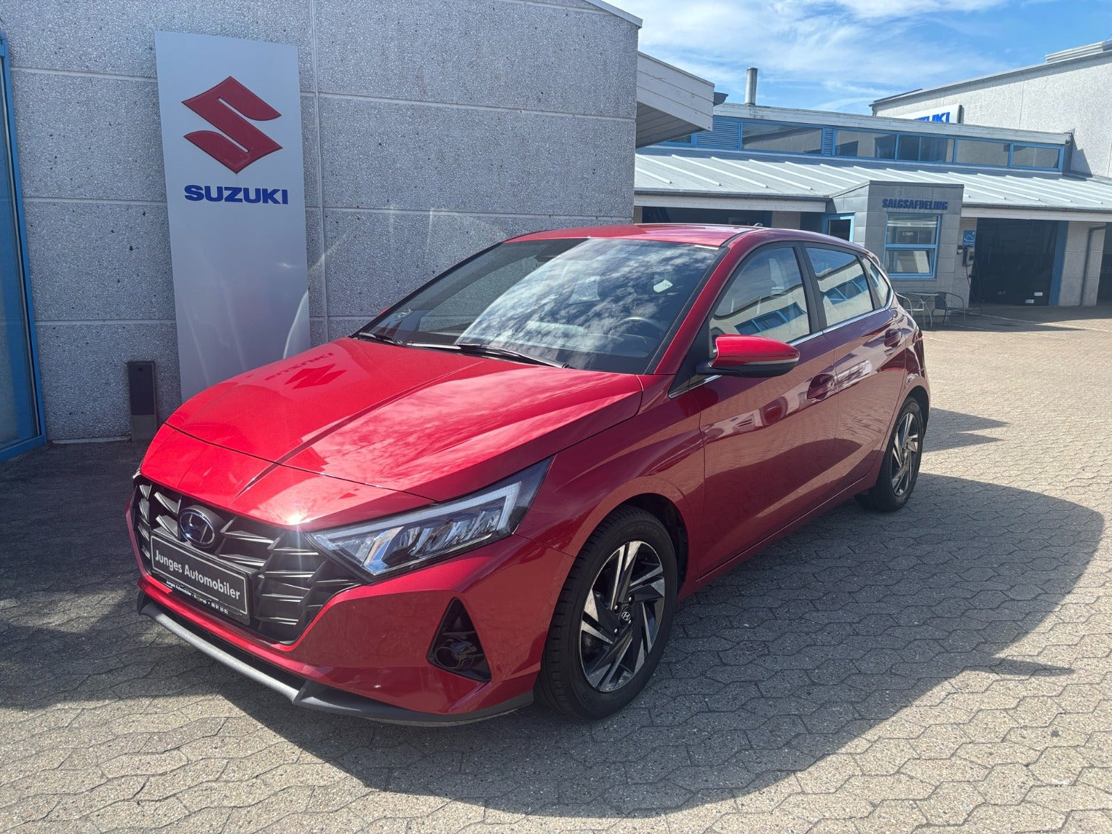 Rød Hyundai i20 fra 2022