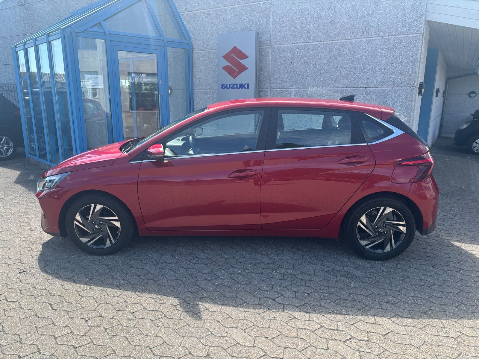 Rød Hyundai i20 fra 2022