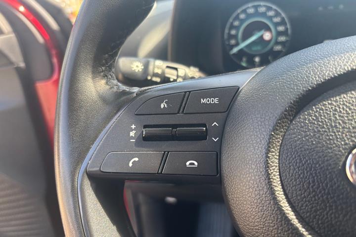 Rød Hyundai i20 fra 2022