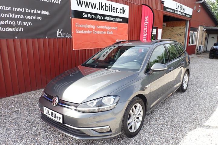 Grå VW Golf VII fra 2019 set udefra