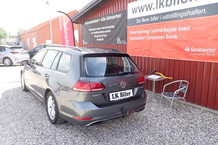 Grå VW Golf VII fra 2019