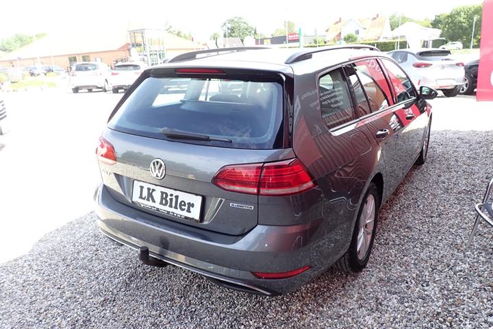 Grå VW Golf VII fra 2019