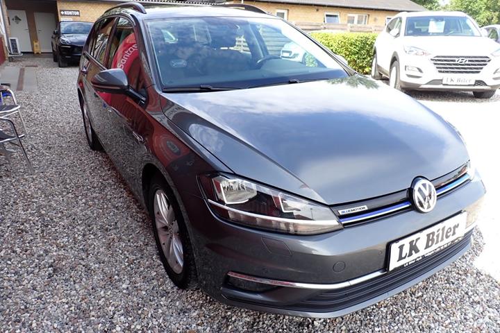 Grå VW Golf VII fra 2019