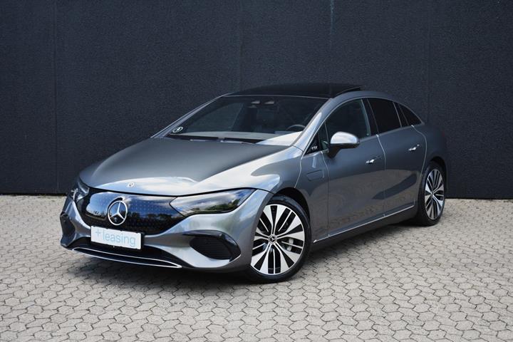Sort Mercedes EQE350+ fra 2022