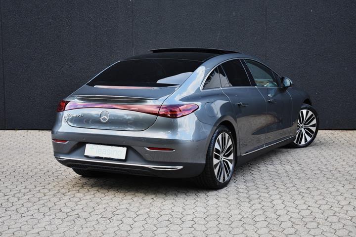 Sort Mercedes EQE350+ fra 2022