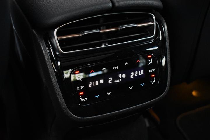 Sort Mercedes EQE350+ fra 2022