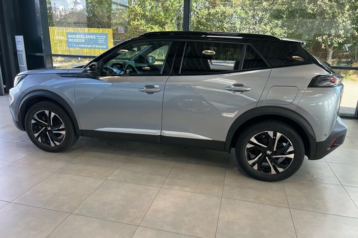 Grå Peugeot e-2008 fra 2022