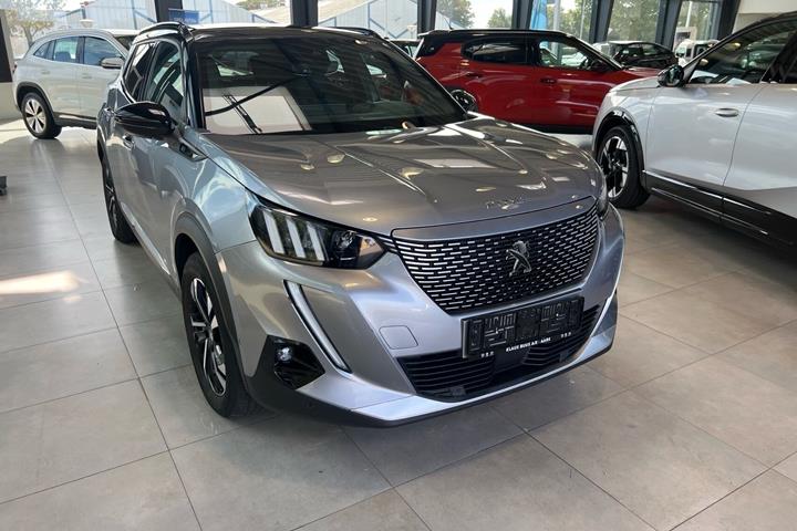 Grå Peugeot e-2008 fra 2022