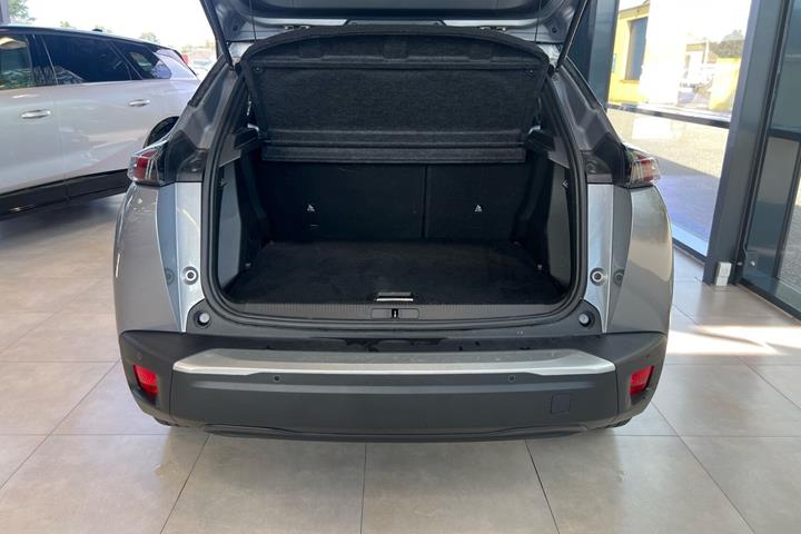 Grå Peugeot e-2008 fra 2022