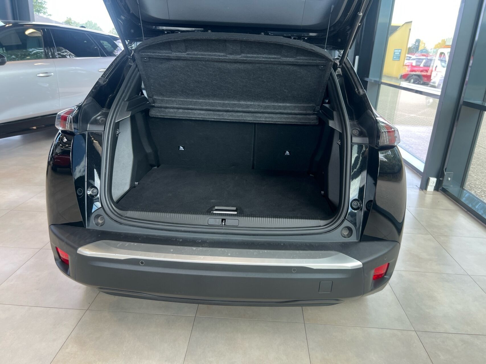 Sort Peugeot e-2008 fra 2022