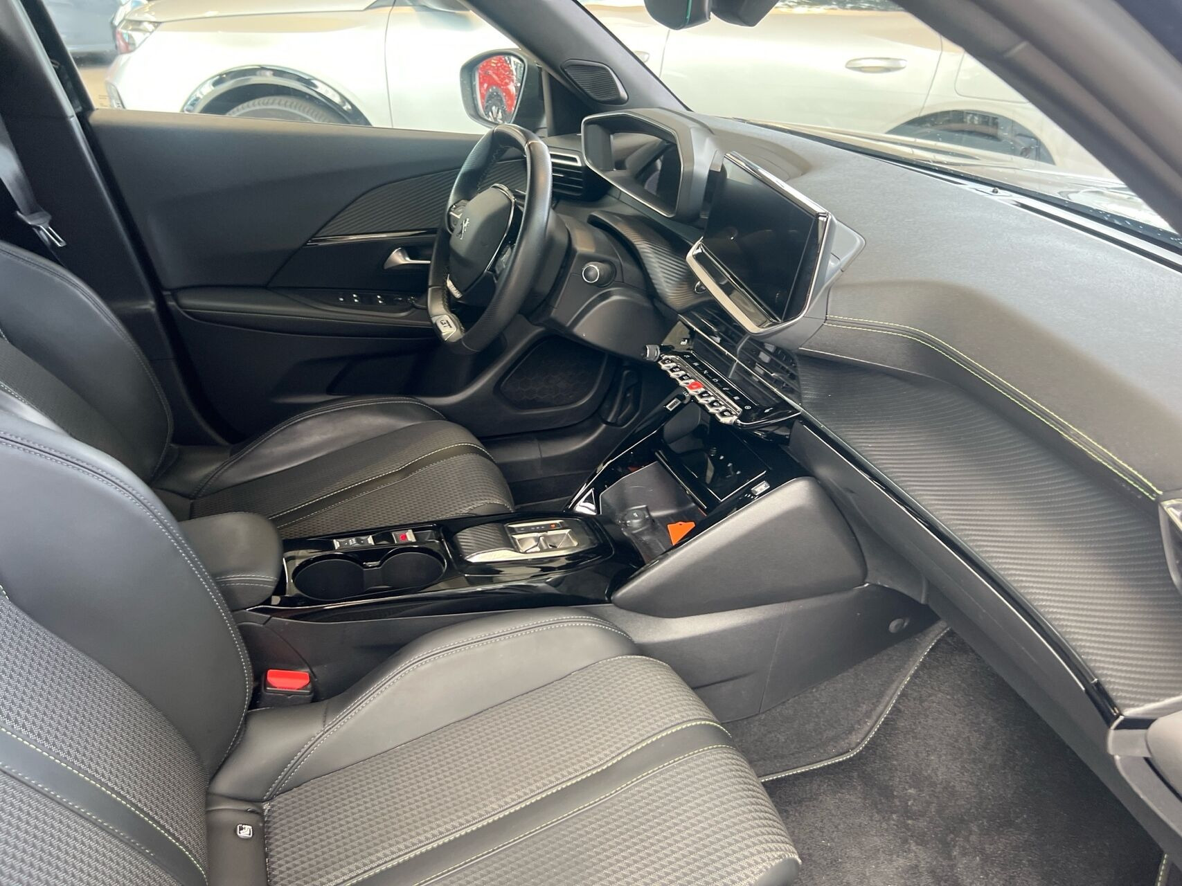 Sort Peugeot e-2008 fra 2022