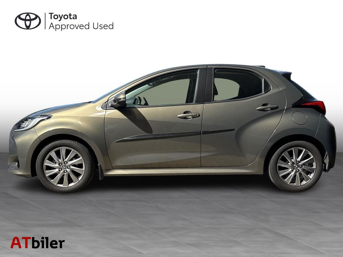Bronze Toyota Yaris fra 2022