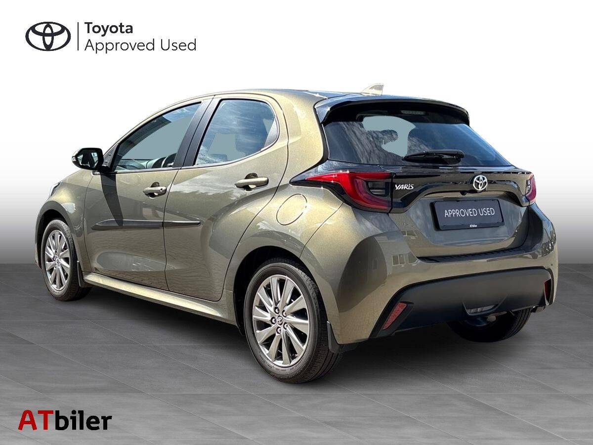 Bronze Toyota Yaris fra 2022