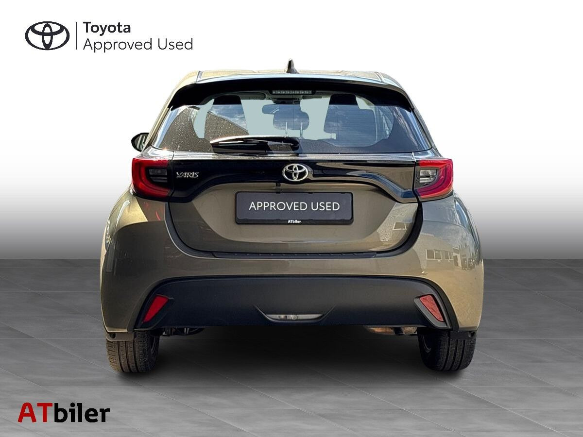 Bronze Toyota Yaris fra 2022