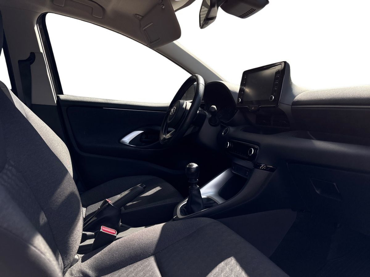 Bronze Toyota Yaris fra 2022