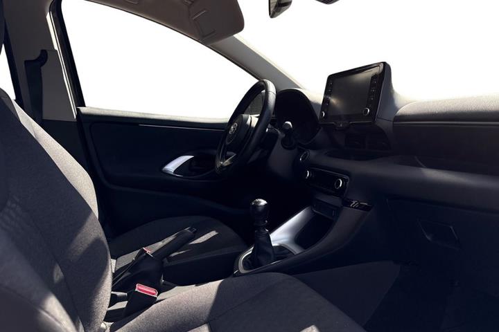 Bronze Toyota Yaris fra 2022