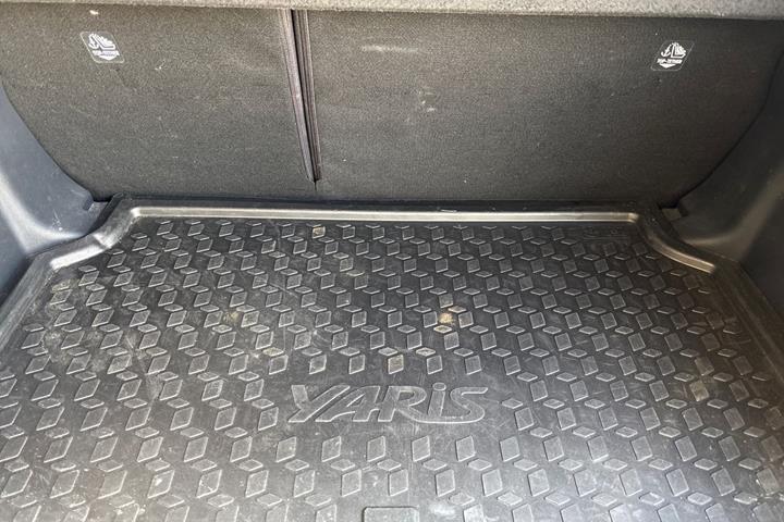 Bronze Toyota Yaris fra 2022