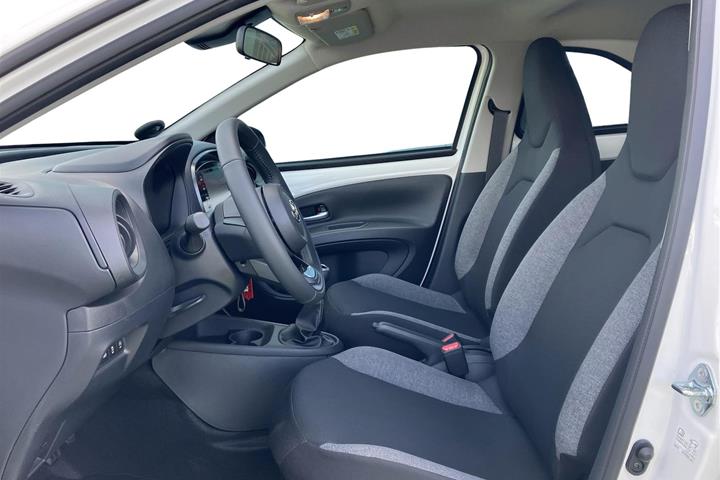 Hvid Toyota Aygo X fra 2023