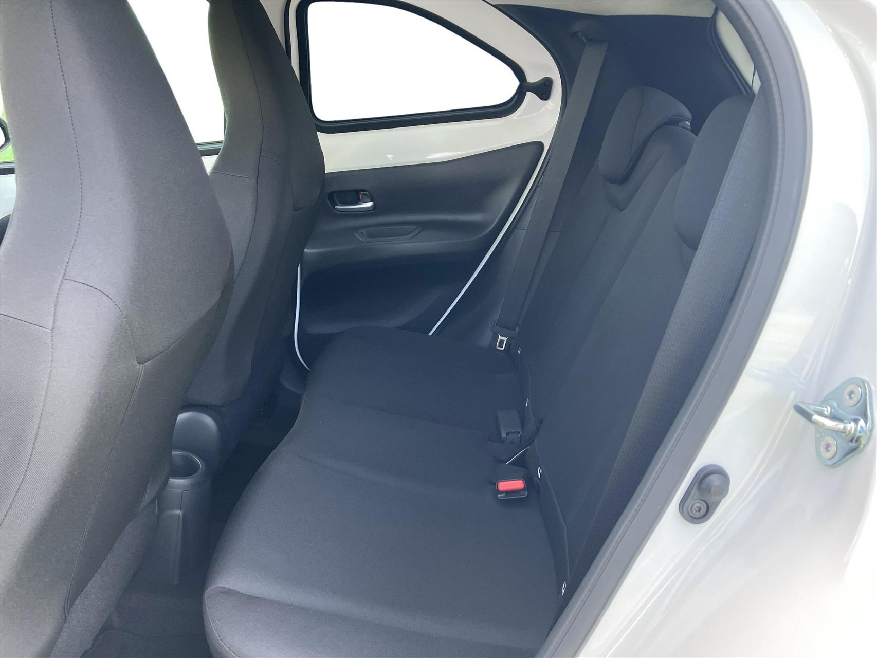 Hvid Toyota Aygo X fra 2023
