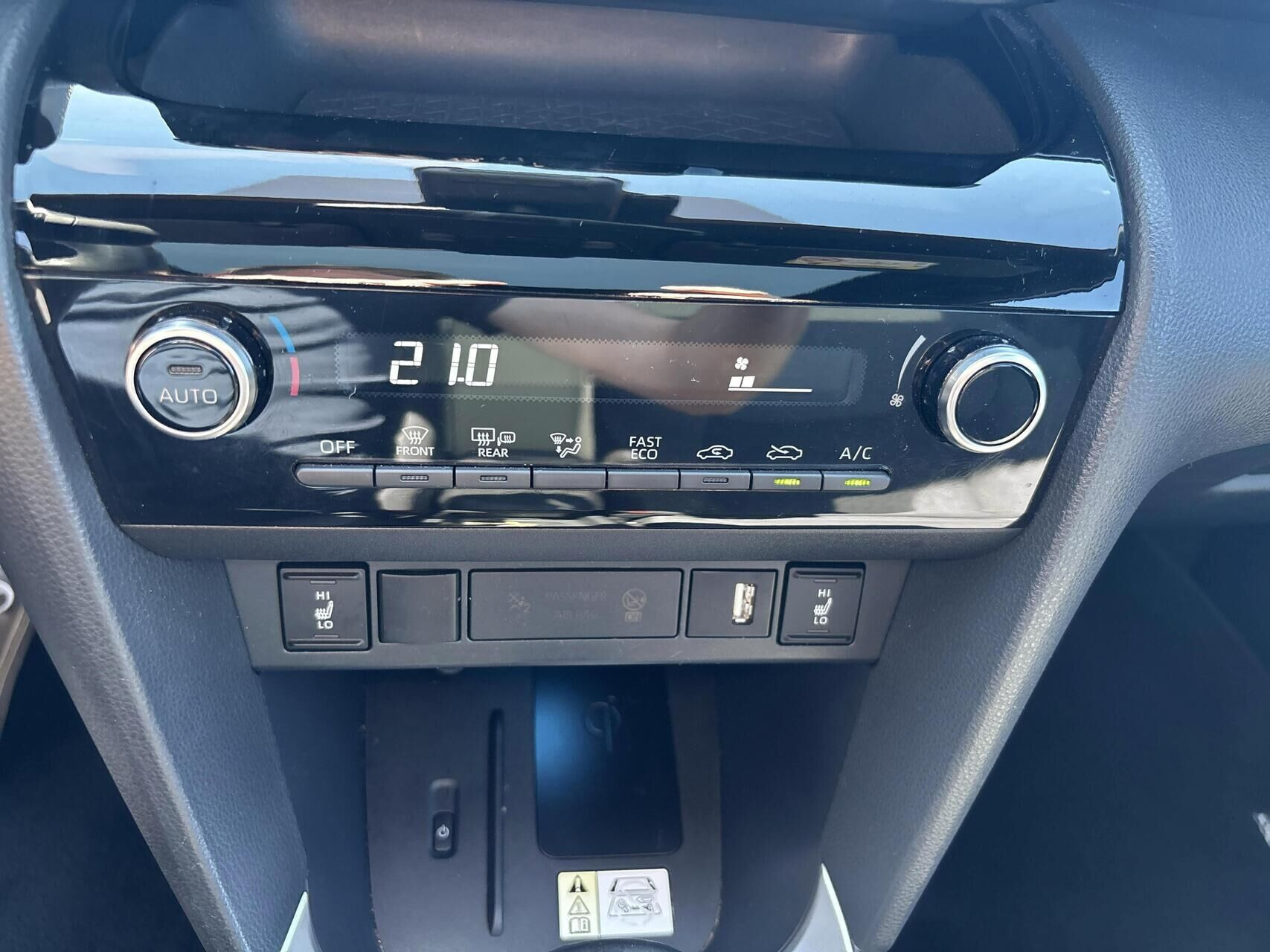 Blå Toyota Yaris Cross fra 2022