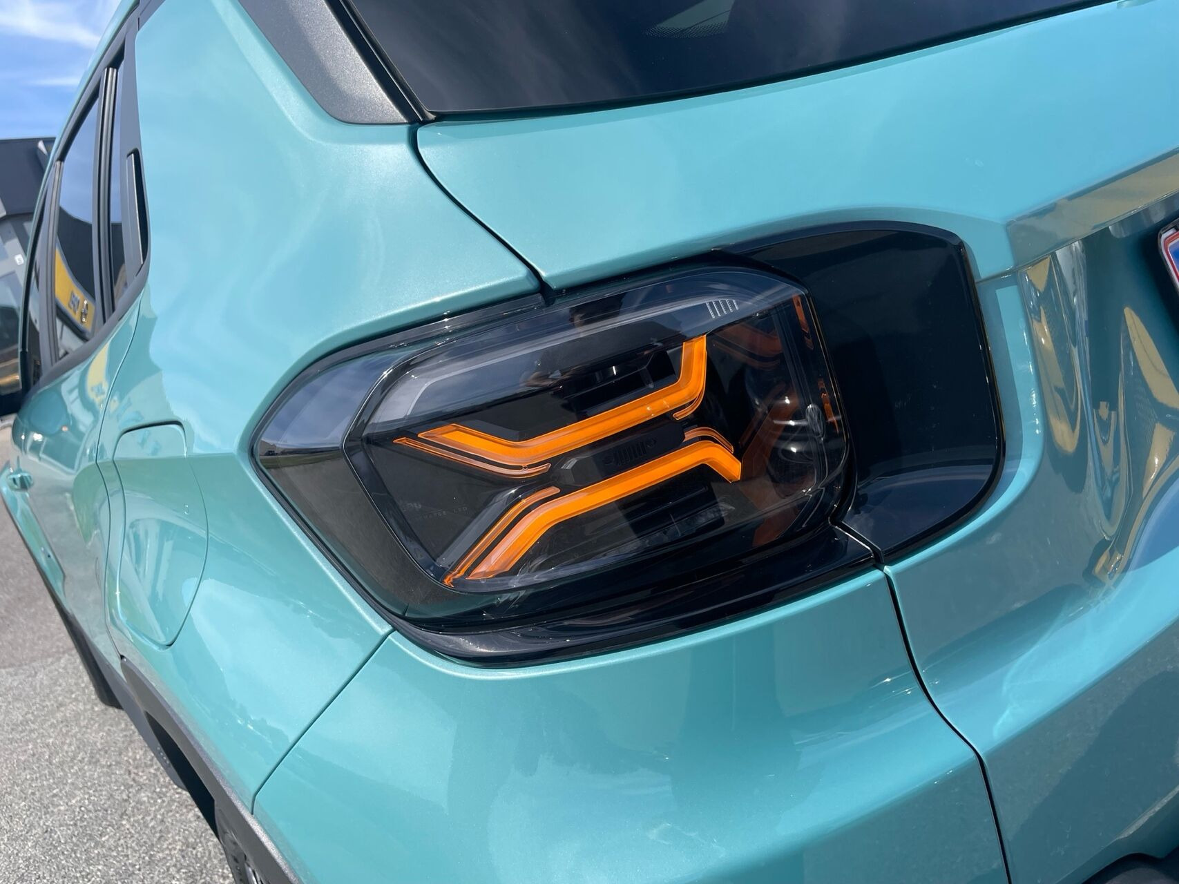 Blå Jeep Avenger fra 2023