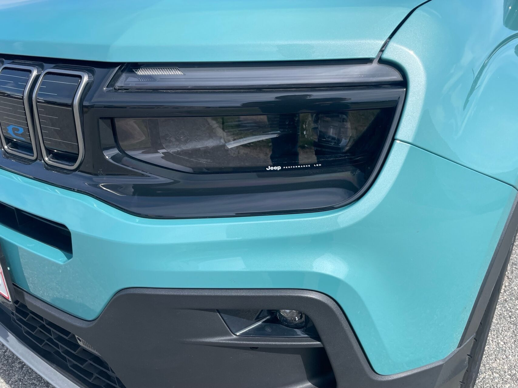 Blå Jeep Avenger fra 2023