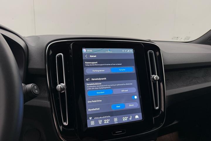 Grå Volvo XC40 fra 2023