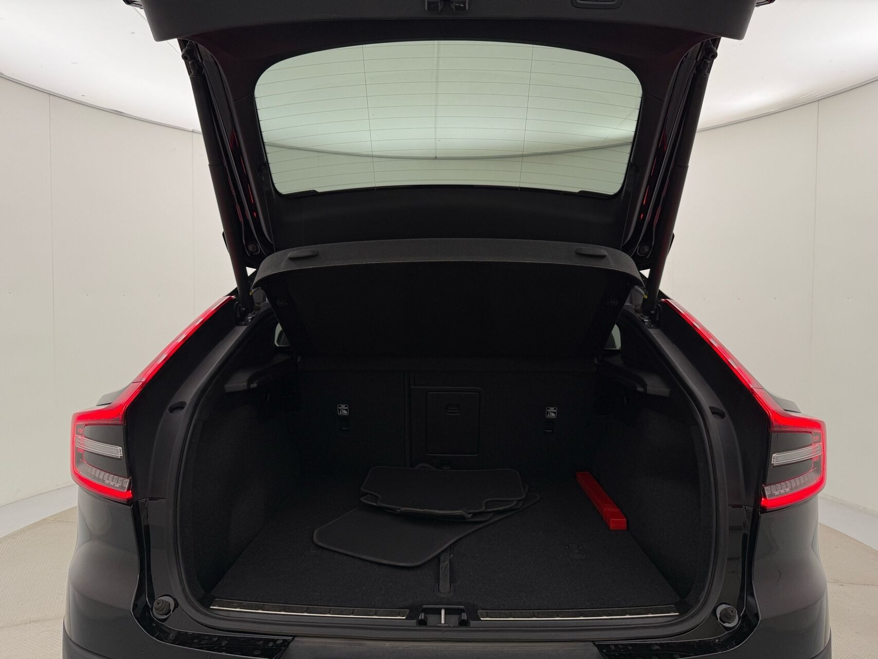 Sort Volvo C40 fra 2023