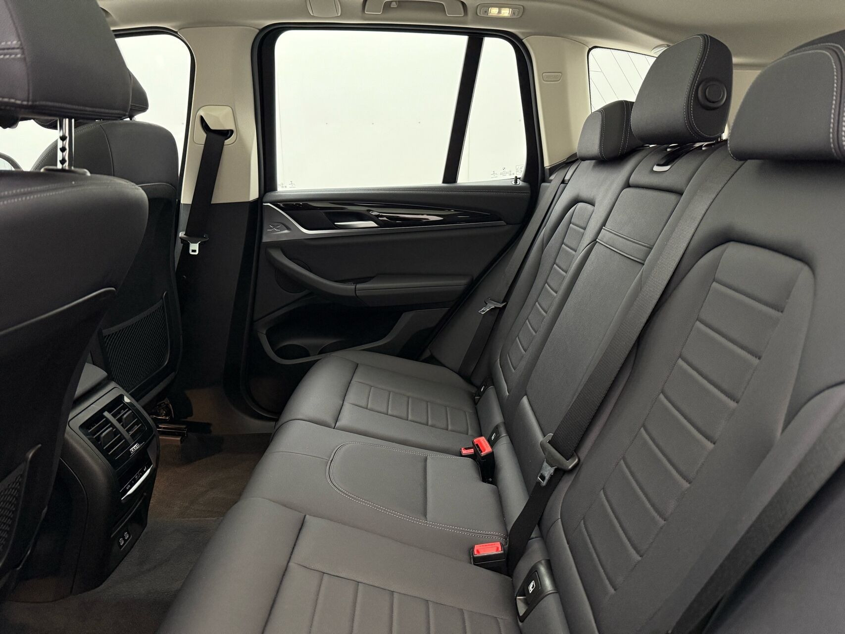 Sort BMW iX3 fra 2021