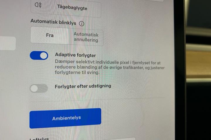 Sort Tesla Model Y fra 2023